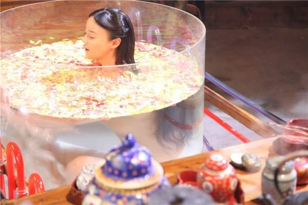 洗澡有哪些好处，女生泡澡有哪些必备用品?
